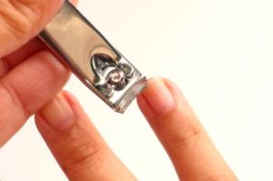 How to Cut Fingernails