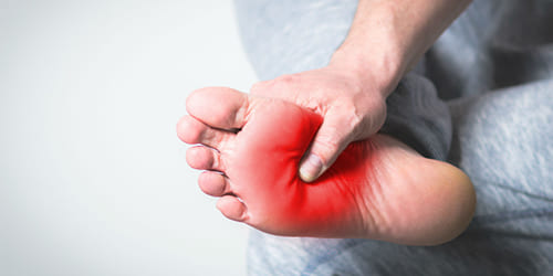 สาเหตุของอาการปวดฝ่าเท้าและการรักษา